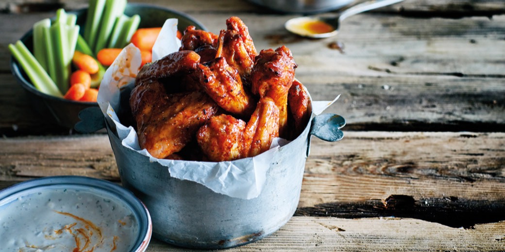 BBQ-Buffalo-chicken-wings-with-blue-cheese-dip-header-1-2